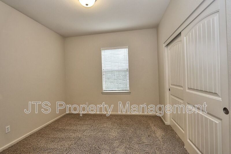 Large Home in Park Setting in West Roseville for Rent! property image