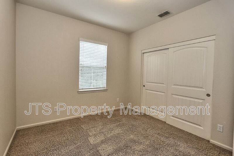 Large Home in Park Setting in West Roseville for Rent! property image