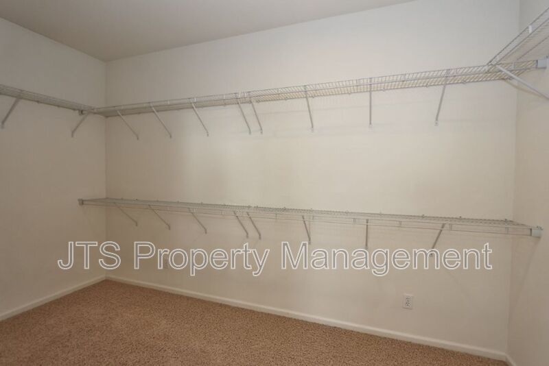 Large Home in Park Setting in West Roseville for Rent! property image