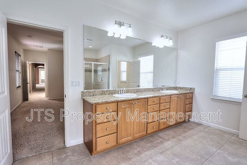 Large Home in Park Setting in West Roseville for Rent! property image