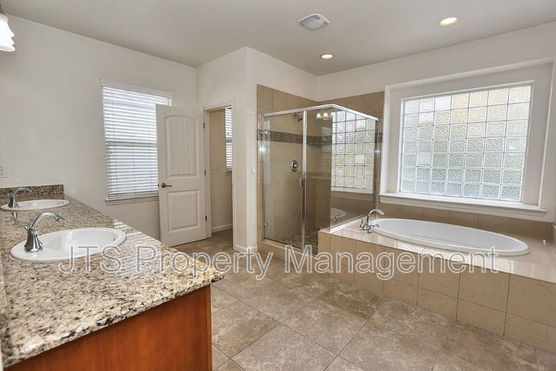 Large Home in Park Setting in West Roseville for Rent! property image