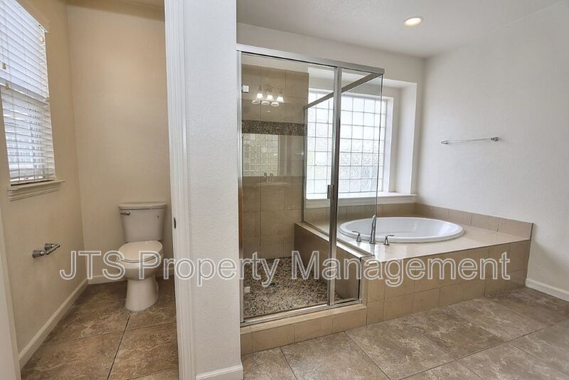 Large Home in Park Setting in West Roseville for Rent! property image