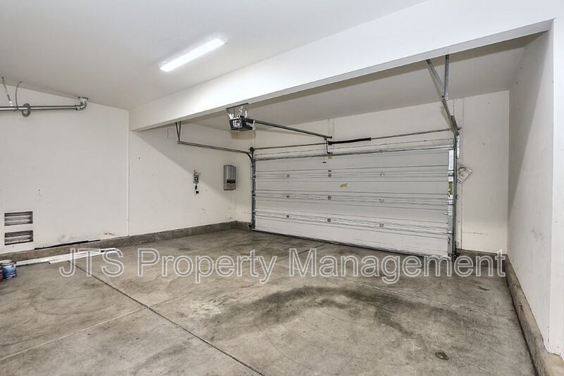 Large Home in Park Setting in West Roseville for Rent! property image