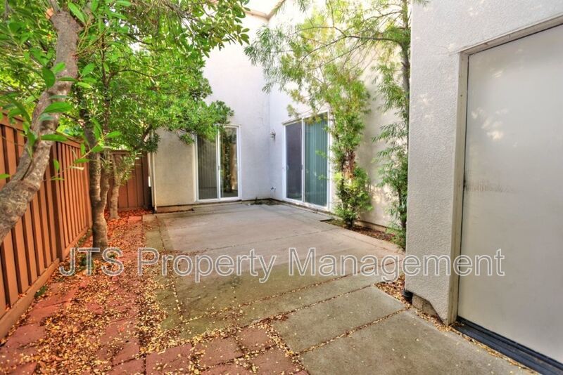 Large Home in Park Setting in West Roseville for Rent! property image