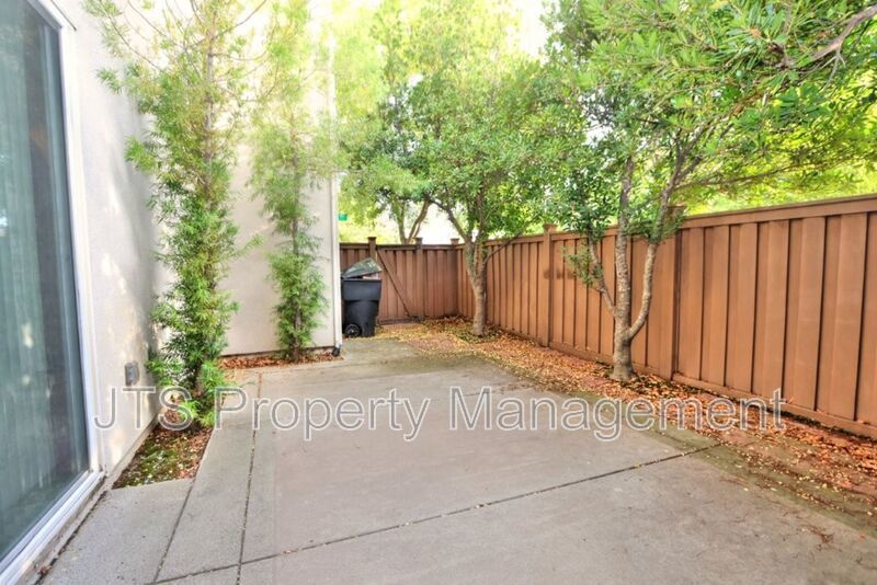 Large Home in Park Setting in West Roseville for Rent! property image
