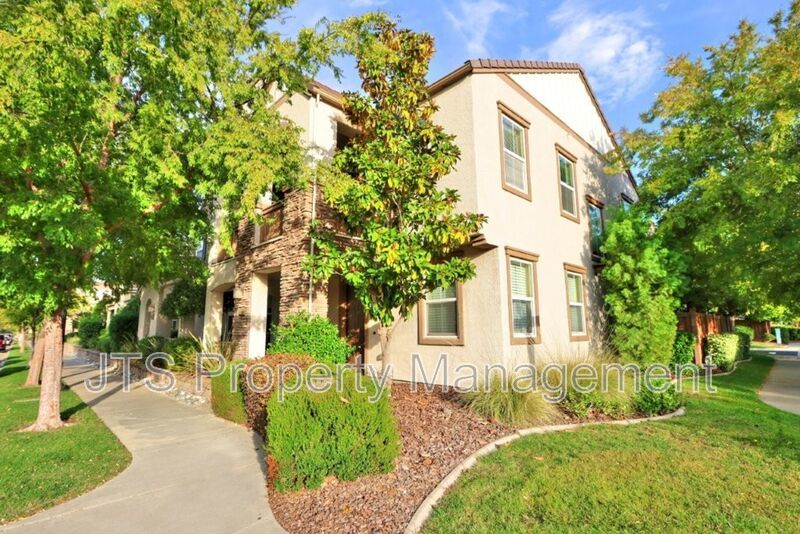 Large Home in Park Setting in West Roseville for Rent! property image