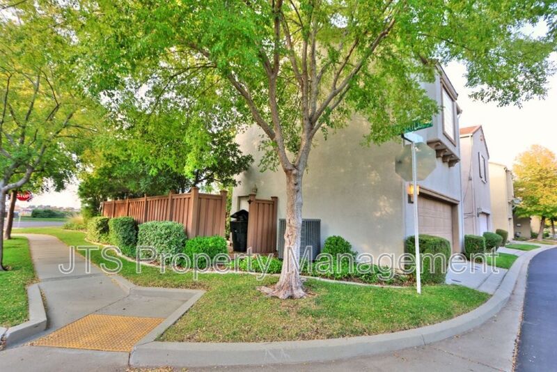 Large Home in Park Setting in West Roseville for Rent! property image