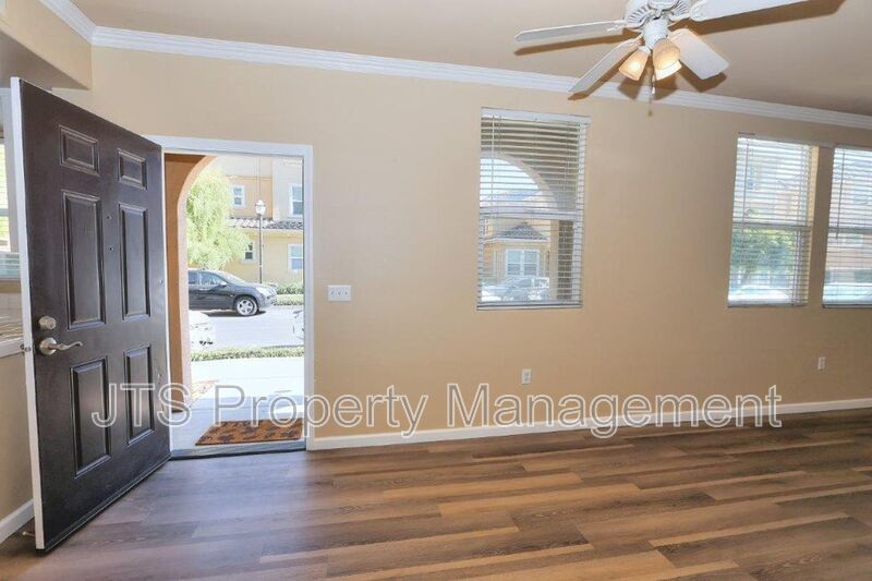 Beautiful Westlake Parkway Condo W/pool+Gym Access and Attached Garage! property image