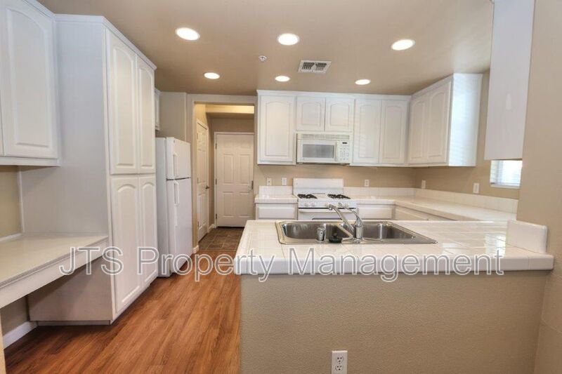 Beautiful Westlake Parkway Condo W/pool+Gym Access and Attached Garage! property image