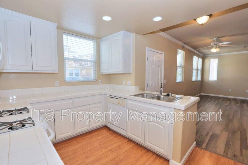 Beautiful Westlake Parkway Condo W/pool+Gym Access and Attached Garage! property image