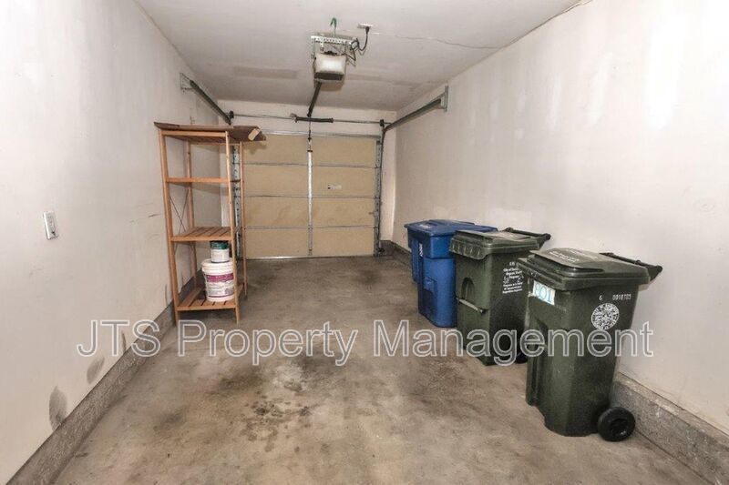 Beautiful Westlake Parkway Condo W/pool+Gym Access and Attached Garage! property image