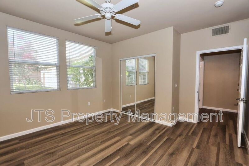 Beautiful Westlake Parkway Condo W/pool+Gym Access and Attached Garage! property image