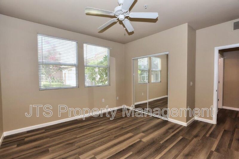 Beautiful Westlake Parkway Condo W/pool+Gym Access and Attached Garage! property image