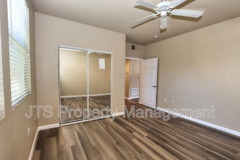 Beautiful Westlake Parkway Condo W/pool+Gym Access and Attached Garage! property image