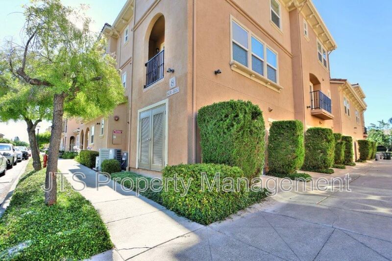 Beautiful Westlake Parkway Condo W/pool+Gym Access and Attached Garage! property image