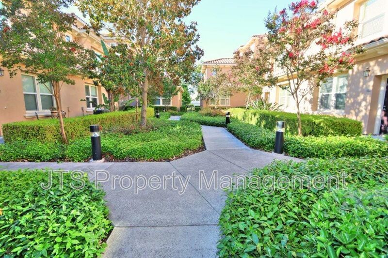 Beautiful Westlake Parkway Condo W/pool+Gym Access and Attached Garage! property image