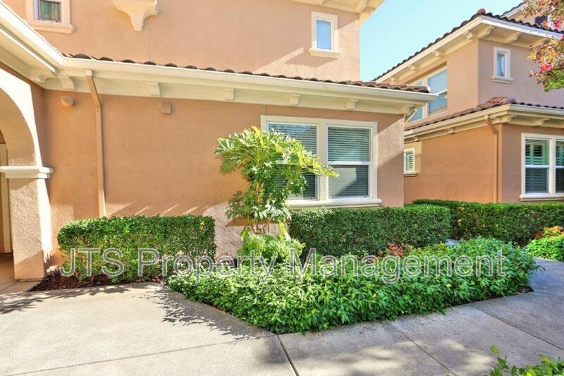 Beautiful Westlake Parkway Condo W/pool+Gym Access and Attached Garage! property image