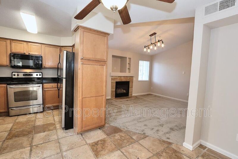 Beautiful Upper Level 2 Bed 2 Bath Gated Folsom Condo! Available mid February! property image