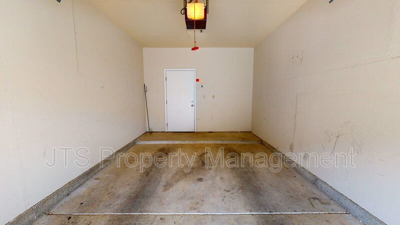 Beautiful Upper Level 2 Bed 2 Bath Gated Folsom Condo! Available mid February! property image