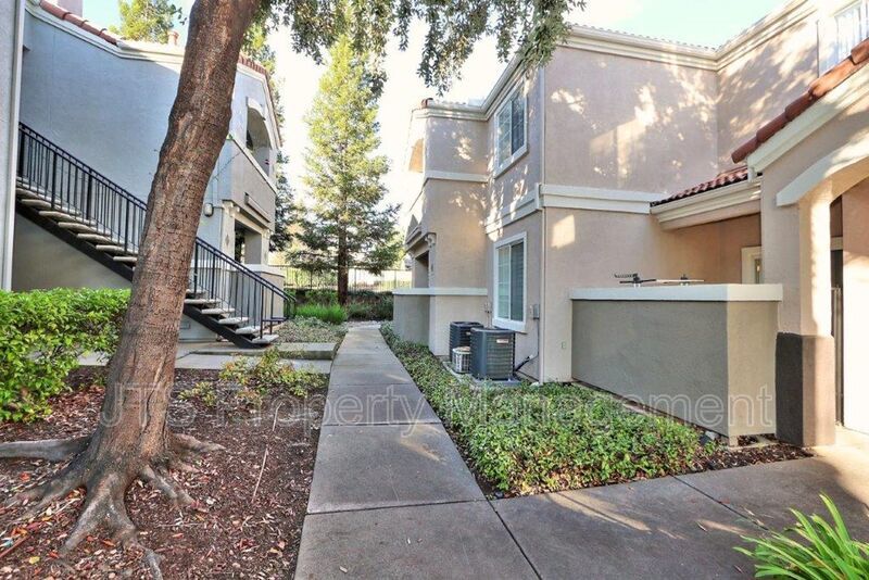 Beautiful Upper Level 2 Bed 2 Bath Gated Folsom Condo! Available mid February! property image