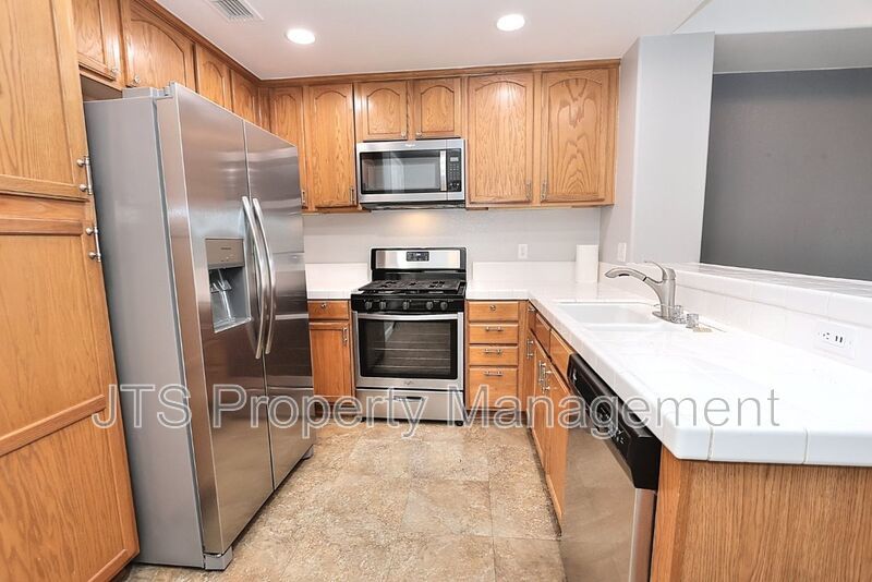 Incredible gated Fair Oaks Condo for rent! property image