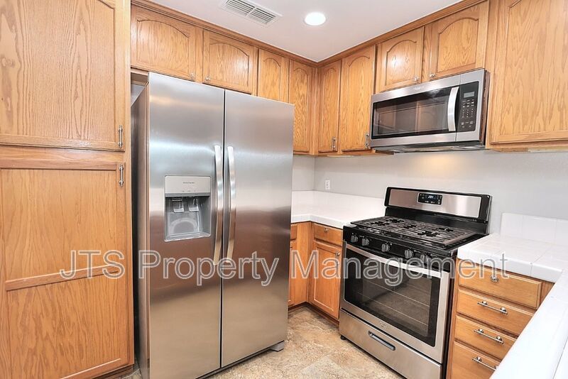 Incredible gated Fair Oaks Condo for rent! property image