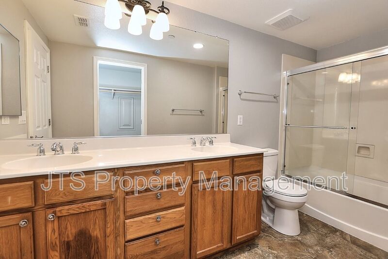 Incredible gated Fair Oaks Condo for rent! property image