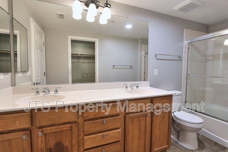 Incredible gated Fair Oaks Condo for rent! property image