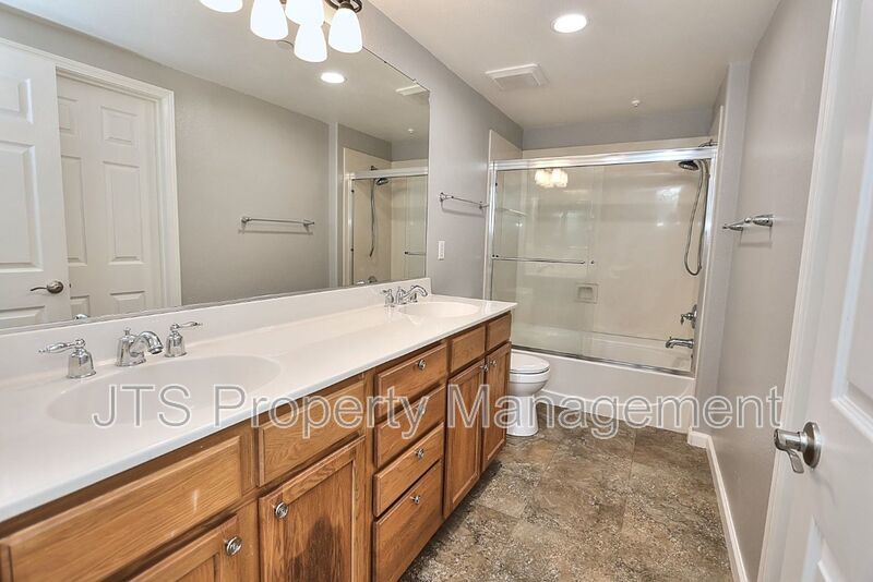 Incredible gated Fair Oaks Condo for rent! property image