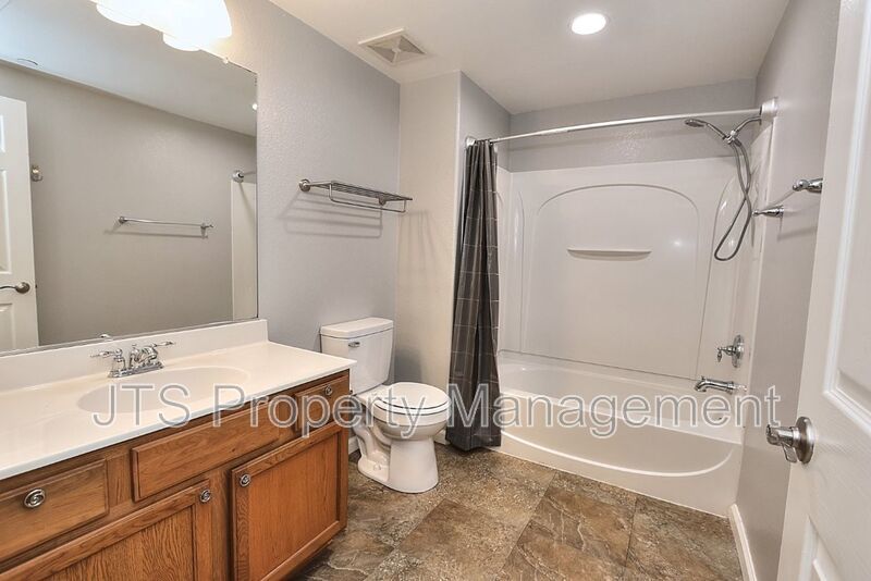 Incredible gated Fair Oaks Condo for rent! property image