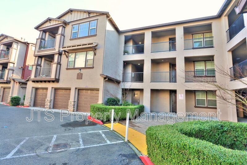 Incredible gated Fair Oaks Condo for rent! property image