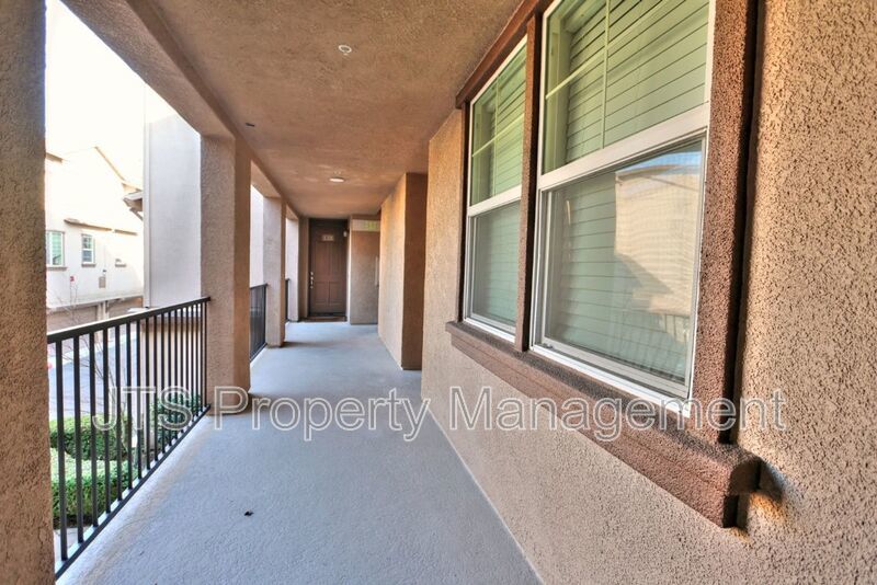 Incredible gated Fair Oaks Condo for rent! property image