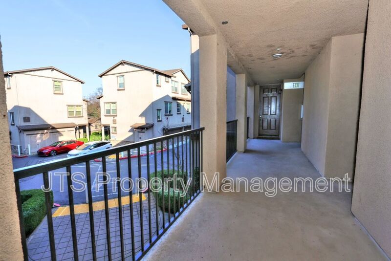 Incredible gated Fair Oaks Condo for rent! property image