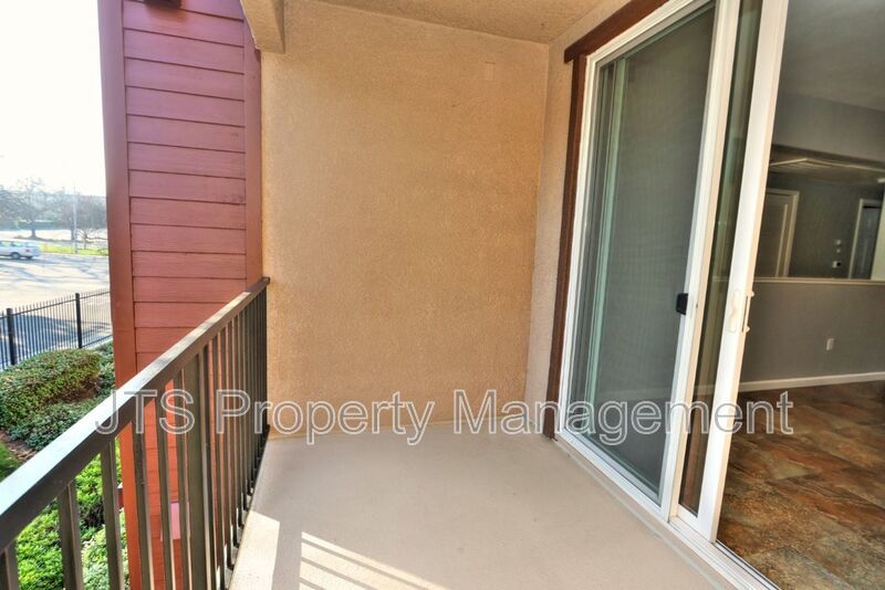Incredible gated Fair Oaks Condo for rent! property image