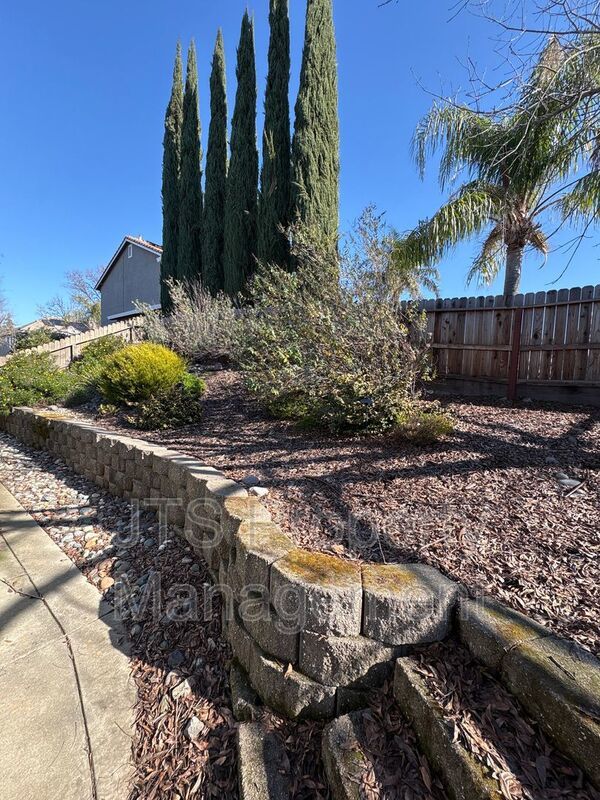 Beautiful 4 Bed 3 full bath Rocklin Home!! property image