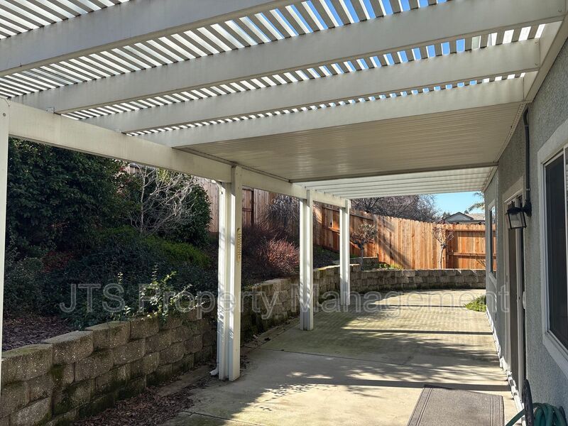 Beautiful 4 Bed 3 full bath Rocklin Home!! property image