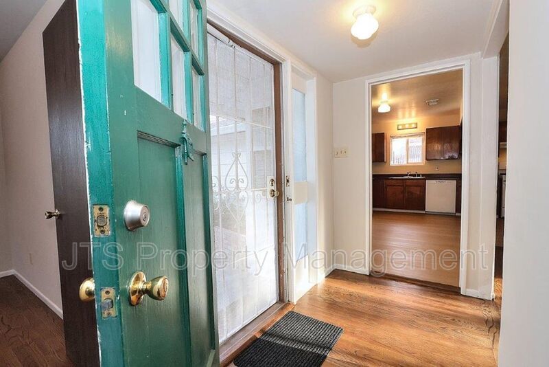 Beautiful Home For Rent in the Garden of the Gods! property image