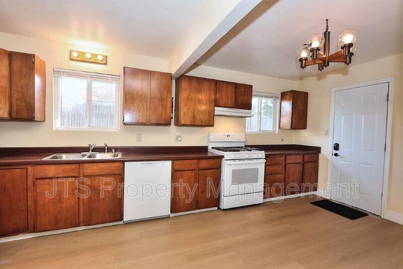 Beautiful Home For Rent in the Garden of the Gods! property image