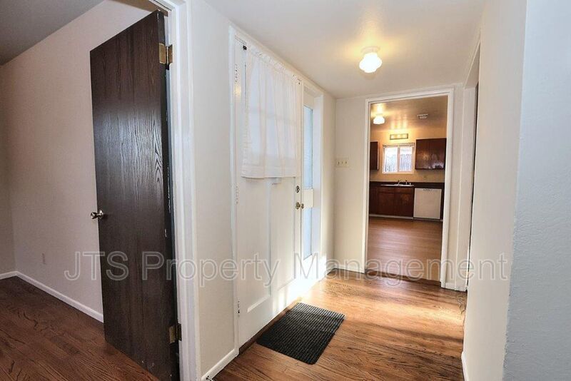 Beautiful Home For Rent in the Garden of the Gods! property image