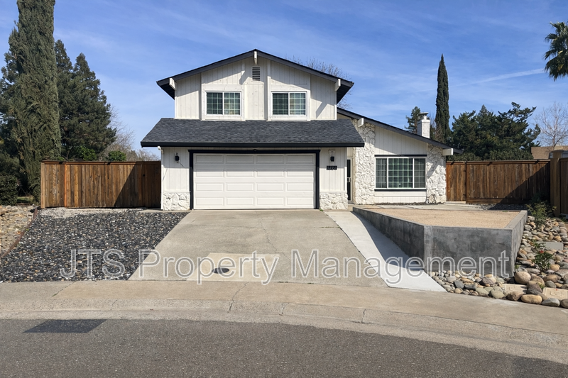 Beautifully Updated Home in Sunriver Community Coming Soon! property image