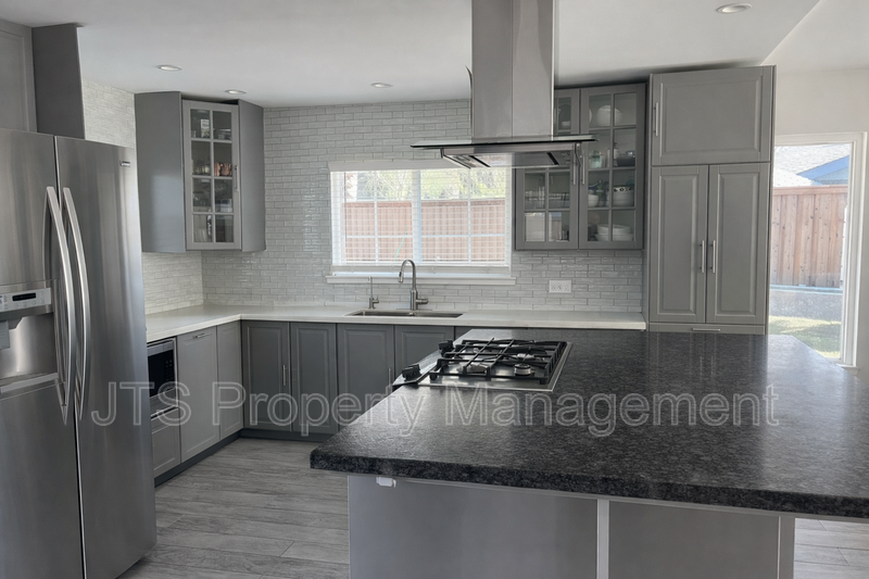 Beautifully Updated Home in Sunriver Community Coming Soon! property image