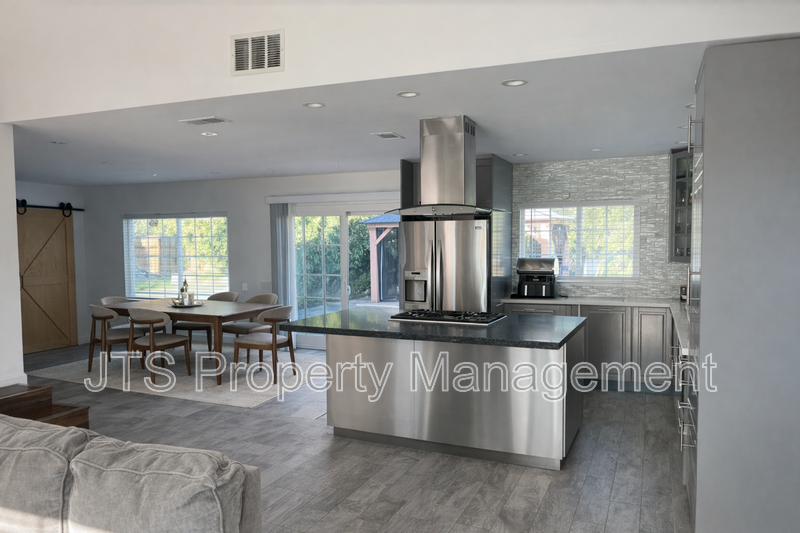 Beautifully Updated Home in Sunriver Community Coming Soon! property image