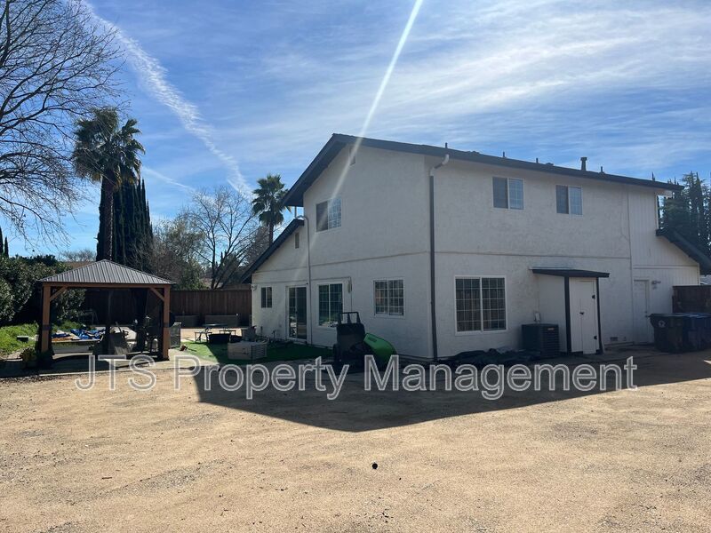 Beautifully Updated Home in Sunriver Community Coming Soon! property image