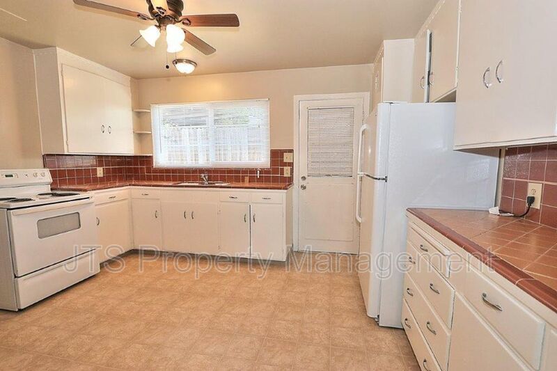 Rare 2 Bedroom Lower Level unit apartment complex across from UC Davis Med Center! property image