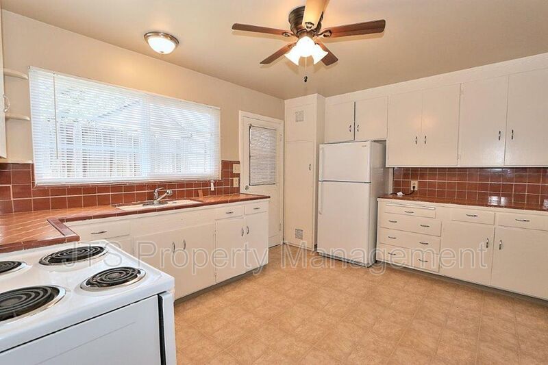 Rare 2 Bedroom Lower Level unit apartment complex across from UC Davis Med Center! property image