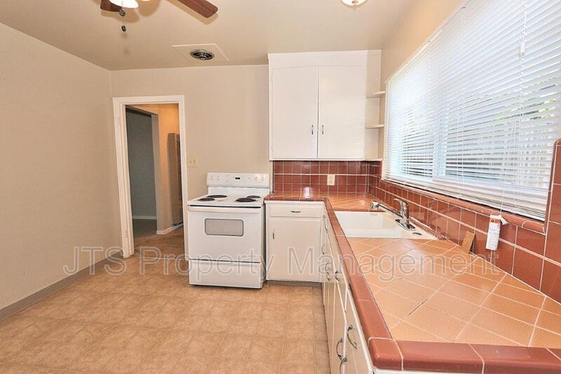 Rare 2 Bedroom Lower Level unit apartment complex across from UC Davis Med Center! property image