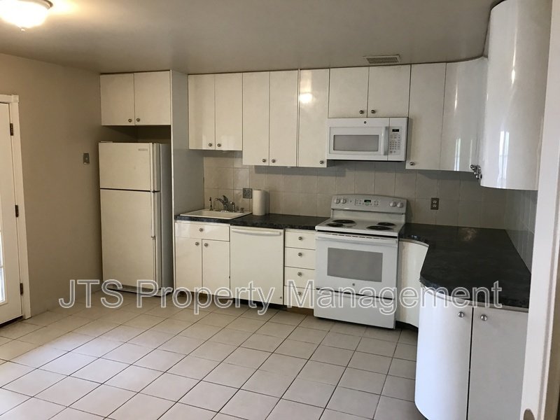 Pending sale!  Nice updated duplex for sale! property image