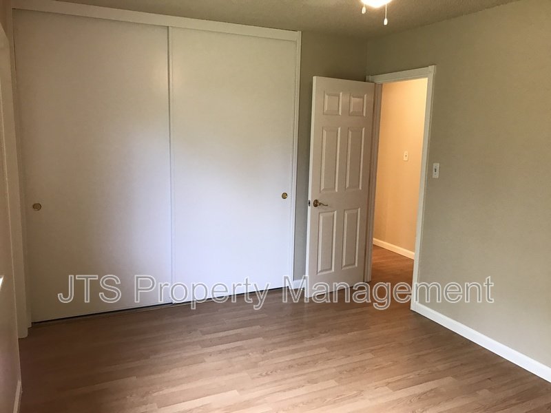 Pending sale!  Nice updated duplex for sale! property image