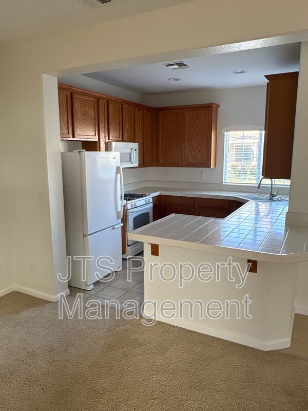Charming Roseville Home in Gated Community For Rent! property image