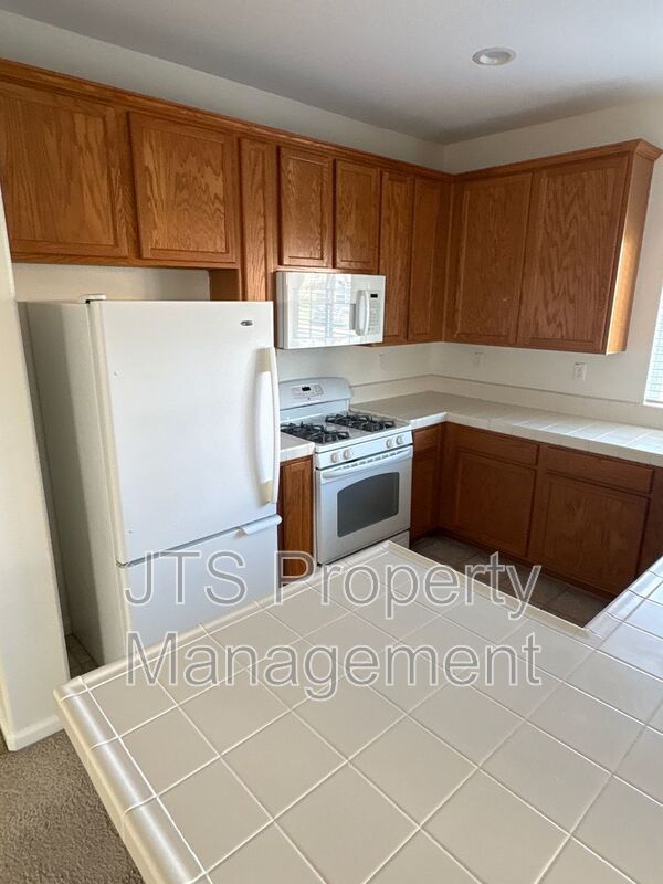 Charming Roseville Home in Gated Community For Rent! property image